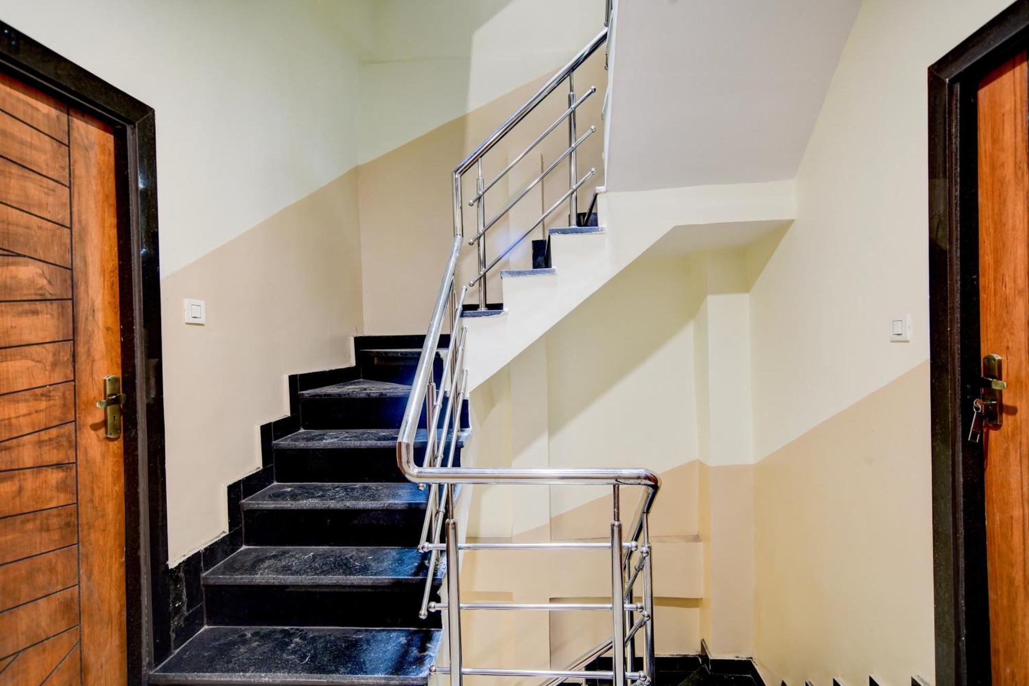 Super Hotel O D.V Near Medanta Hospital إندور المظهر الخارجي الصورة