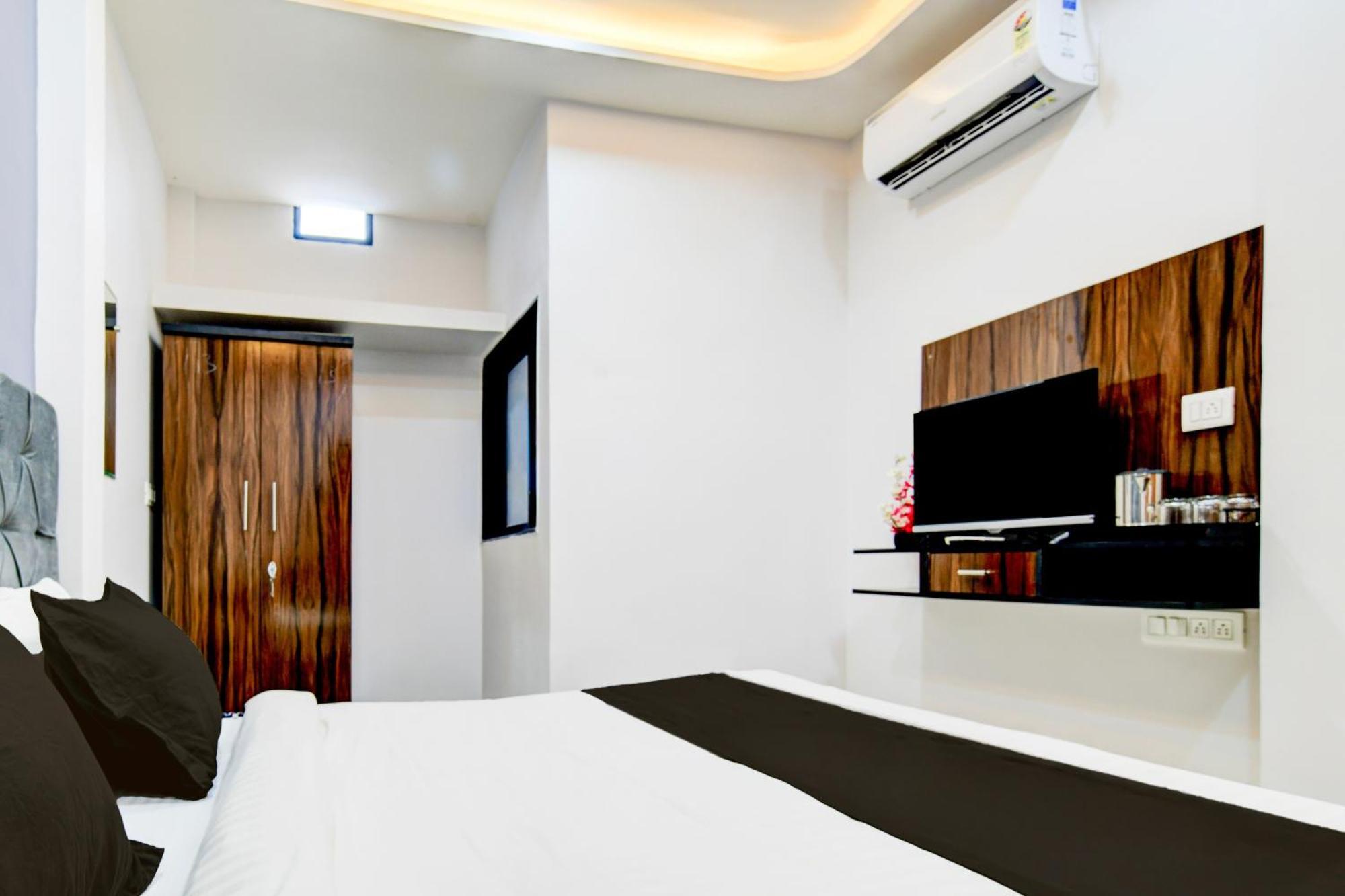 Super Hotel O D.V Near Medanta Hospital إندور المظهر الخارجي الصورة