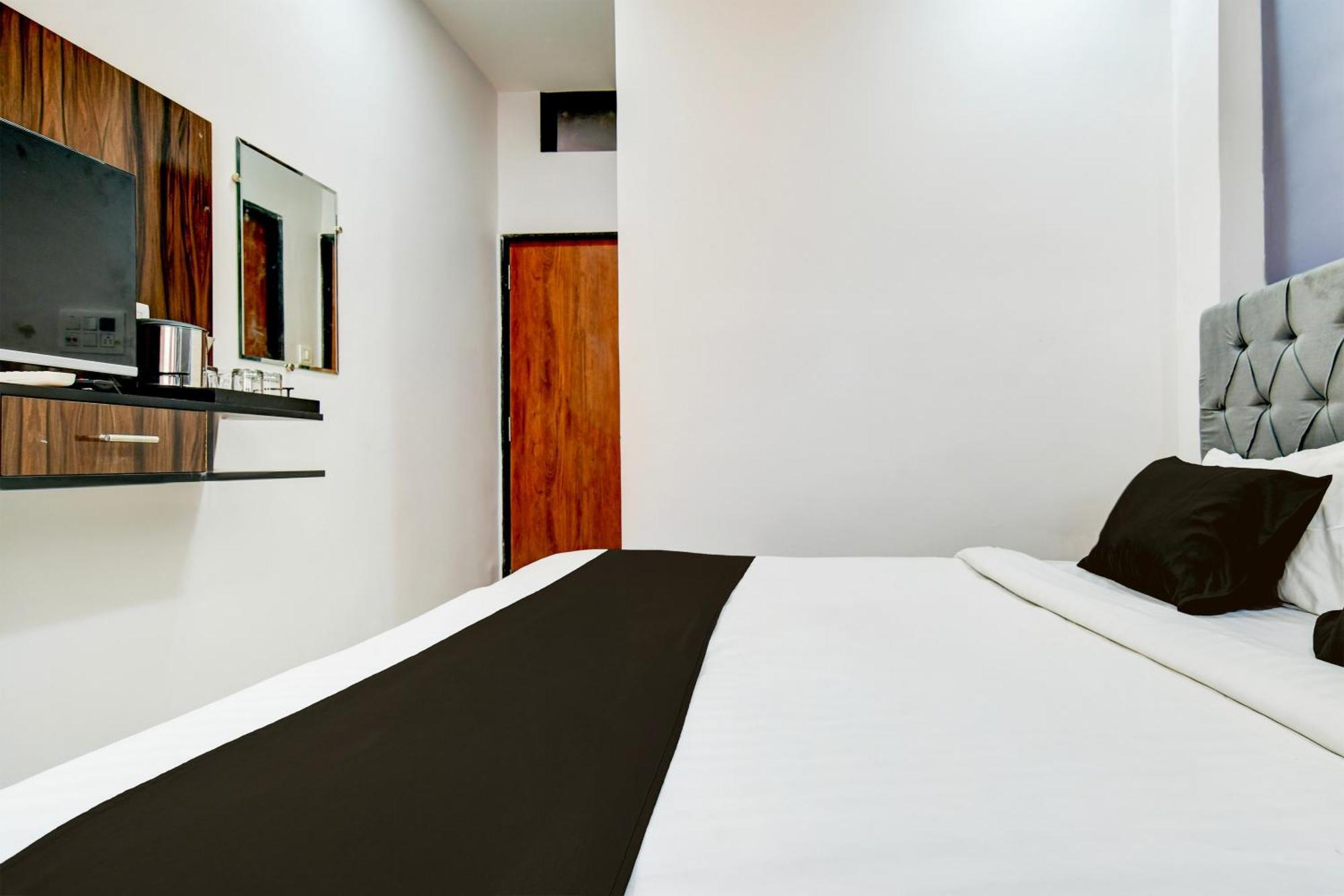 Super Hotel O D.V Near Medanta Hospital إندور المظهر الخارجي الصورة