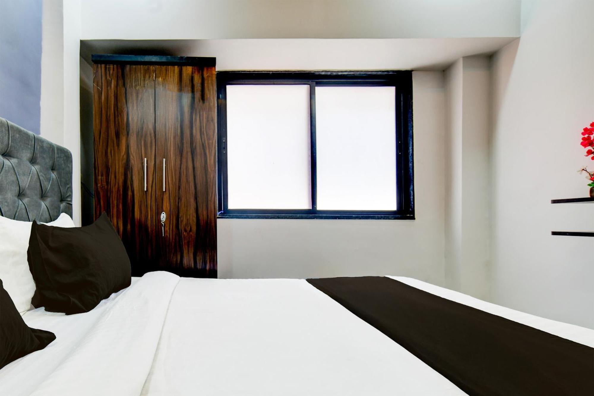 Super Hotel O D.V Near Medanta Hospital إندور المظهر الخارجي الصورة