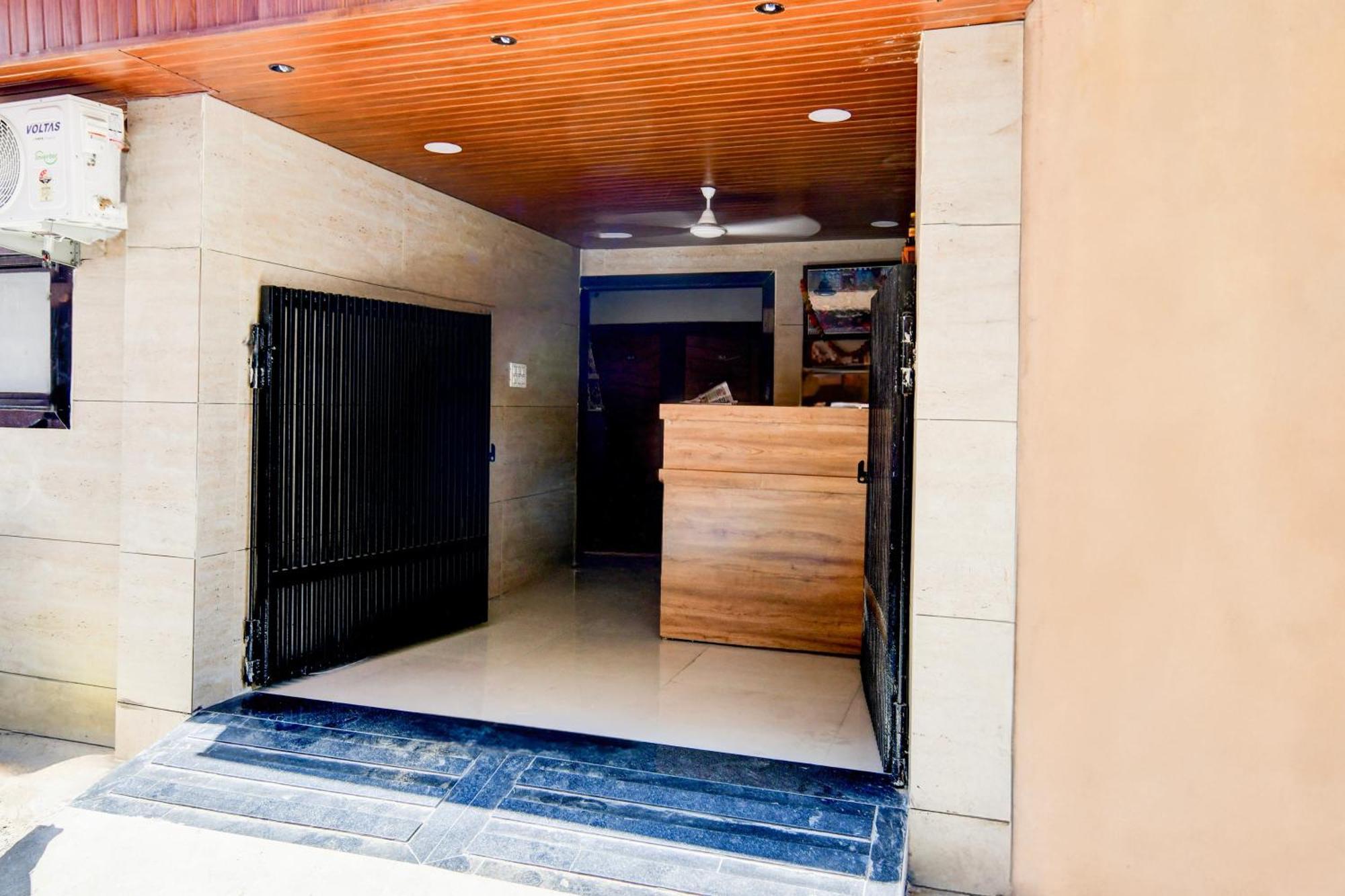 Super Hotel O D.V Near Medanta Hospital إندور المظهر الخارجي الصورة